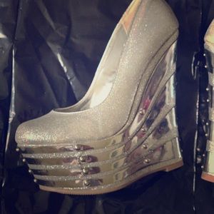 Silver ~ Glitter wedged shoe glamorous😘